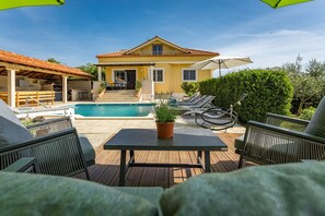 House, Smoking | 5 bedrooms - Krase in Rakalj With 5 Bedrooms and 2 Bathrooms (Marcana)