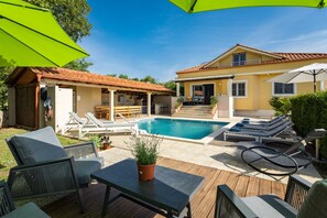 House, Smoking | 5 bedrooms - Krase in Rakalj With 5 Bedrooms and 2 Bathrooms (Marcana)