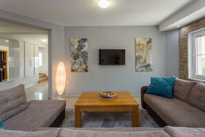 Villa | 5 bedrooms - Krase in Rakalj With 5 Bedrooms and 2 Bathrooms (Marcana)