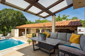 House, Smoking | 5 bedrooms - Krase in Rakalj With 5 Bedrooms and 2 Bathrooms (Marcana)