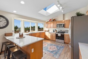 Frigorífic, microones, forn i placa de cuina 