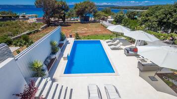 فيلا | 6 عدّة غرف نوم