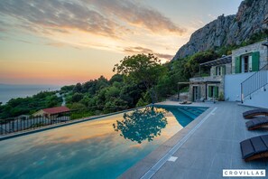 Villa | 3 bedrooms - 2M in Makarska With 3 Bedrooms and 1 Bathrooms (Makarska)