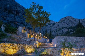 Villa | 3 bedrooms - 2M in Makarska With 3 Bedrooms and 1 Bathrooms (Makarska)