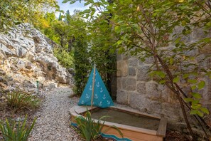 Villa | 3 bedrooms - 2M in Makarska With 3 Bedrooms and 1 Bathrooms (Makarska)