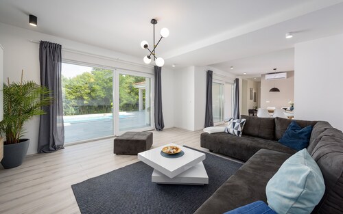 Sanja in Sna i i With 4 Bedrooms and 2 Bathrooms