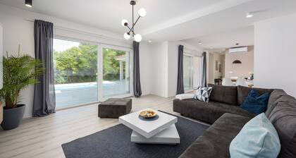 Sanja in Sna i i With 4 Bedrooms and 2 Bathrooms