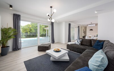 Sanja in Sna i i With 4 Bedrooms and 2 Bathrooms