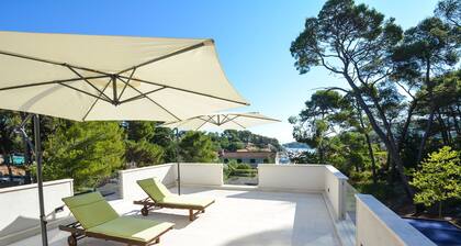 Azzurro in Grohote Rogac Olta Island