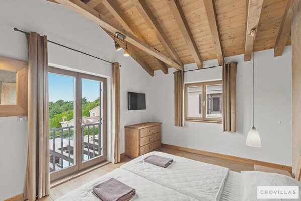 Villa | 5 bedrooms - Santi in Svetvin Enat (Svetvincenat)