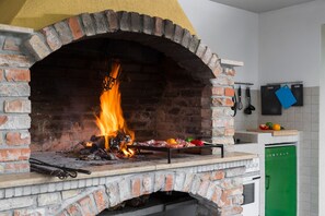 Villa | 6 bedrooms - Drage in Prgomet With 6 Bedrooms and 5 Bathrooms (Kastela)