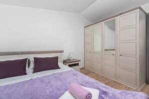 Apartment - Sea in Pula With 3 Bedrooms and 2 Bathrooms (Medulin)