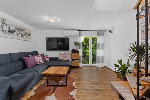 Apartment - Sea in Pula With 3 Bedrooms and 2 Bathrooms (Medulin)