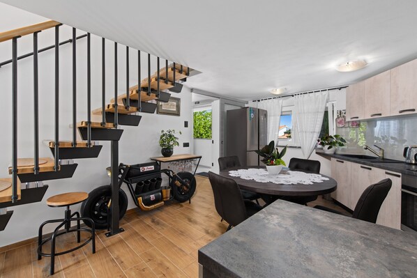 Apartment - Sea in Pula With 3 Bedrooms and 2 Bathrooms (Medulin)