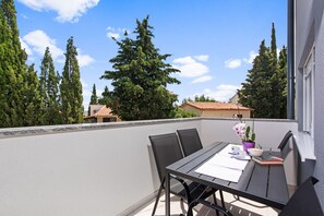 Apartment - Sea in Pula With 3 Bedrooms and 2 Bathrooms (Medulin)