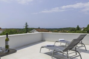 4 bedrooms - Anni in Porec With 4 Bedrooms and 1 Bathrooms (Porec)