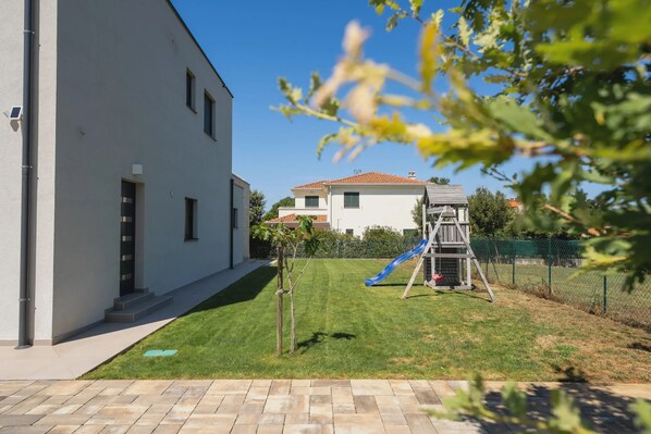 House, Smoking - Anni in Porec With 4 Bedrooms and 1 Bathrooms (Porec)