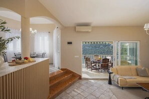 Villa | 3 bedrooms - Vese in Ljubljeva With 3 Bedrooms and 2 Bathrooms (Marina)