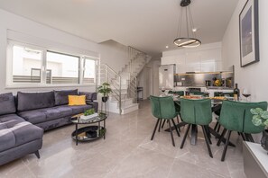 3 bedrooms - Sarah in Vodice With 3 Bedrooms and 2 Bathrooms (Vodice)