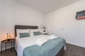 3 bedrooms - Sarah in Vodice With 3 Bedrooms and 2 Bathrooms (Vodice)