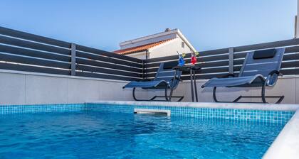 Sarah in Vodice With 3 Bedrooms and 2 Bathrooms