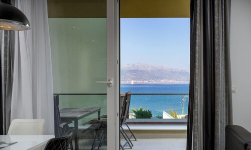 Acadia D in Slatine With 6 Bedrooms and 3 Bathrooms