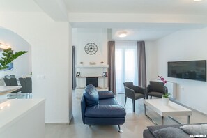 House, Smoking | 6 bedrooms - Mandre in Kolan With 6 Bedrooms and 4 Bathrooms (Kolan)