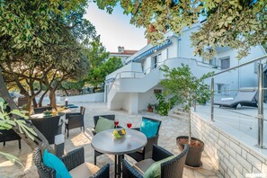 House, Smoking | 6 bedrooms - Mandre in Kolan With 6 Bedrooms and 4 Bathrooms (Kolan)