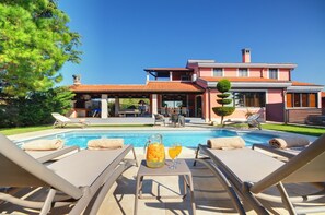 Villa | 5 bedrooms - Ines in Pula With 5 Bedrooms and 1 Bathrooms (Pula)