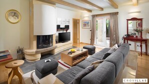 A modern living room with a fireplace, a sofa set, a coffee table, and a television. - Vlastelini I in Labin (Labin)