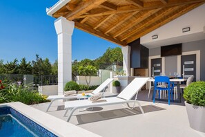 Villa | 4 bedrooms - Argemonia in Okrug Gornji (Okrug)