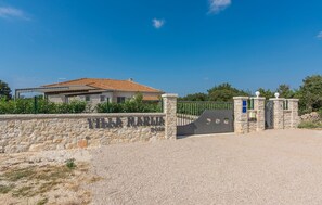 Villa | 4 bedrooms - Marija Sibenik in Klju (Drnis)