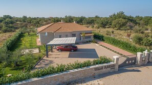 House, Smoking | 4 bedrooms - Marija Sibenik in Klju (Drnis)