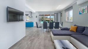 Villa | 6 bedrooms - Perhat in Visnjan With 6 Bedrooms and 4 Bathrooms (Visnjan)