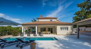 Casa, para fumadores | 5 habitaciones 