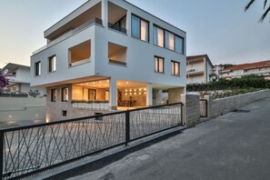 House, Smoking - Abeona in Trogir With 7 Bedrooms and 7 Bathrooms (Trogir)