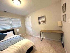 2 chambres, fer et planche à repasser, Wi-Fi, draps fournis