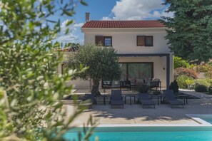 Villa | 3 bedrooms - Caprice in Milohnic With 3 Bedrooms and 3 Bathrooms (Krk)