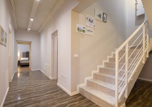 Villa | 5 bedrooms - Design Sole in Svetvin Enat (Svetvincenat)