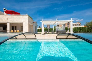 Villa | 5 bedrooms - Design Sole in Svetvin Enat (Svetvincenat)