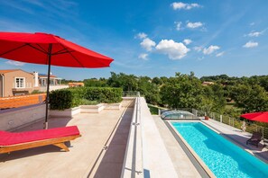 Villa | 5 bedrooms - Design Sole in Svetvin Enat (Svetvincenat)