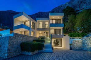 Villa | 4 bedrooms - Bellevue in Bast Ba ka Voda (Baska Voda)