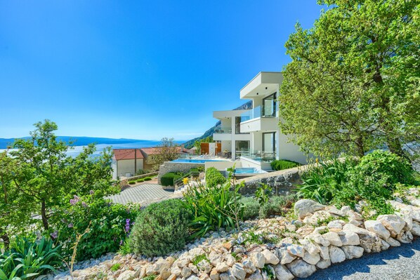 House, Smoking | 4 bedrooms - Bellevue in Bast Ba ka Voda (Baska Voda)
