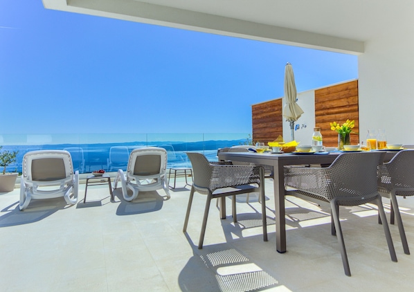 Villa | 4 bedrooms - Bellevue in Bast Ba ka Voda (Baska Voda)