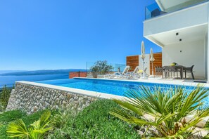 Villa | 4 bedrooms - Bellevue in Bast Ba ka Voda (Baska Voda)