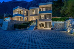 Villa | 4 bedrooms - Bellevue in Bast Ba ka Voda (Baska Voda)