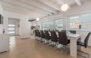 13 عدّة غرف نوم