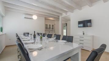 House | 13 bedrooms