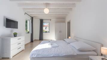 House | 13 bedrooms