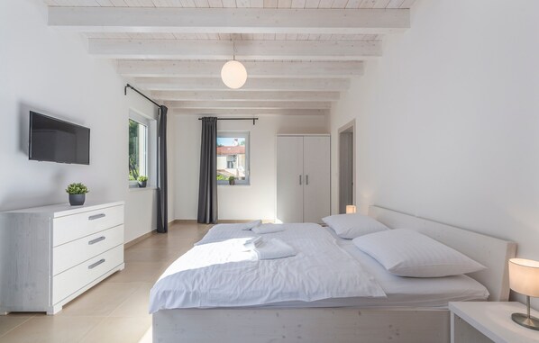 13 عدّة غرف نوم